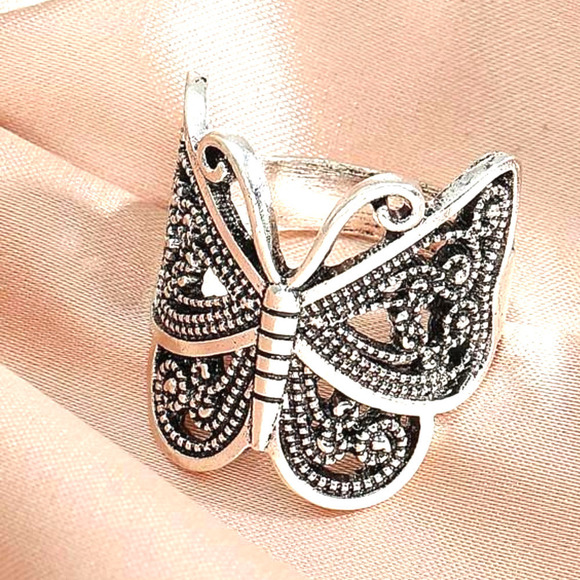 NEW Silver Butterfly Ring Big Chunky Ring Butterflies Cutout Scrolls Vintage - Picture 1 of 12